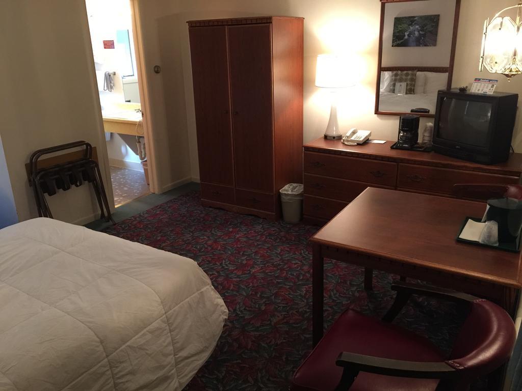 Cedar Motor Inn Marquette Oda fotoğraf