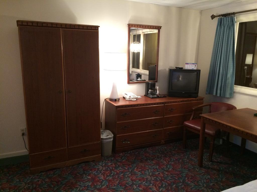Cedar Motor Inn Marquette Oda fotoğraf